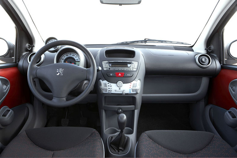 Peugeot 107: z nową twarzą (fotogaleria i dane techniczne)