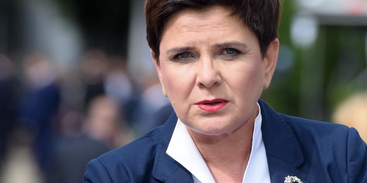 Zaskakująca reakcja Szydło. Pokazała Biblię!