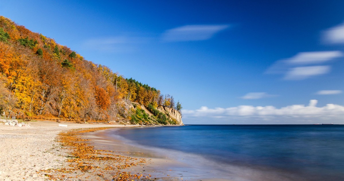 Jesień nad Bałtykiem? To miejsce wygląda teraz jak z baśniowej krainy. Idealne na weekend