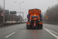 Ostrzeżenia IMGW dla 13 województw. Marznące opady i gołoledź