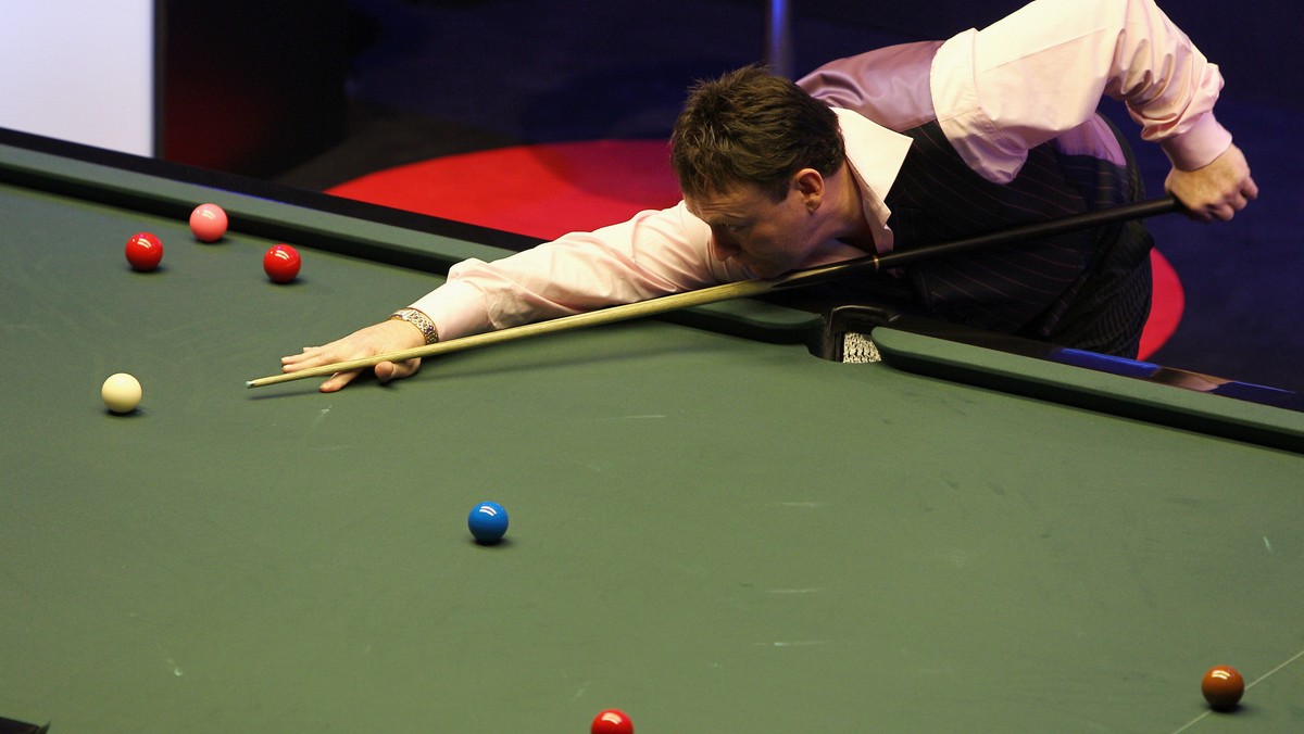 Jimmy White fatalnie rozpoczął rywalizację w sezonie 2015/2016. Legendarny snookerzysta w pierwszej rundzie kwalifikacji Australian Goldfields Open nieoczekiwanie przegrał 4-5 z Saqibem Nasirem.