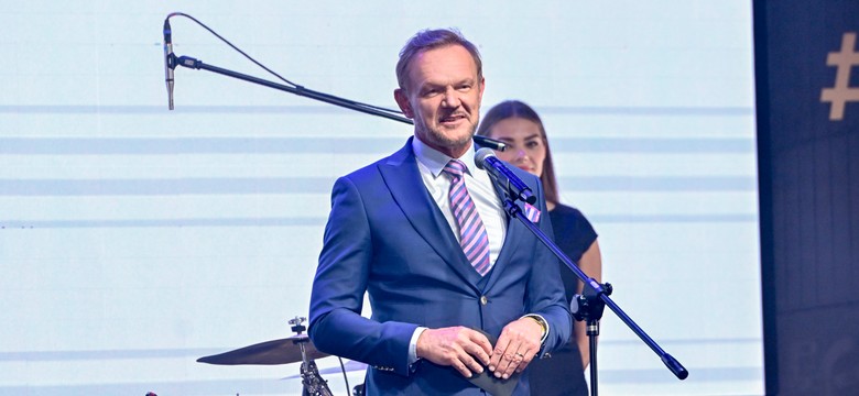 Dlaczego Cezary Pazura nie był na pogrzebie Janusza Rewińskiego? "Niosę swój krzyż"