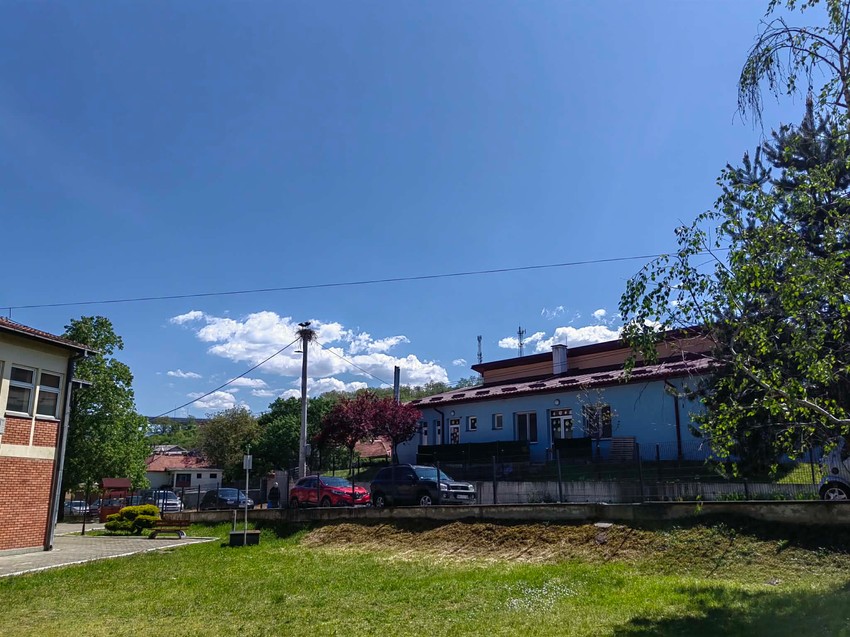 Preko puta gnezda nalazi se Dom zdravlja
