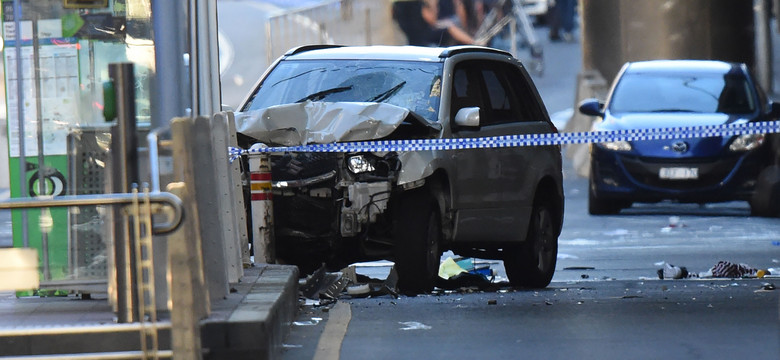 Australia: rozpędzony samochód wjechał w pieszych