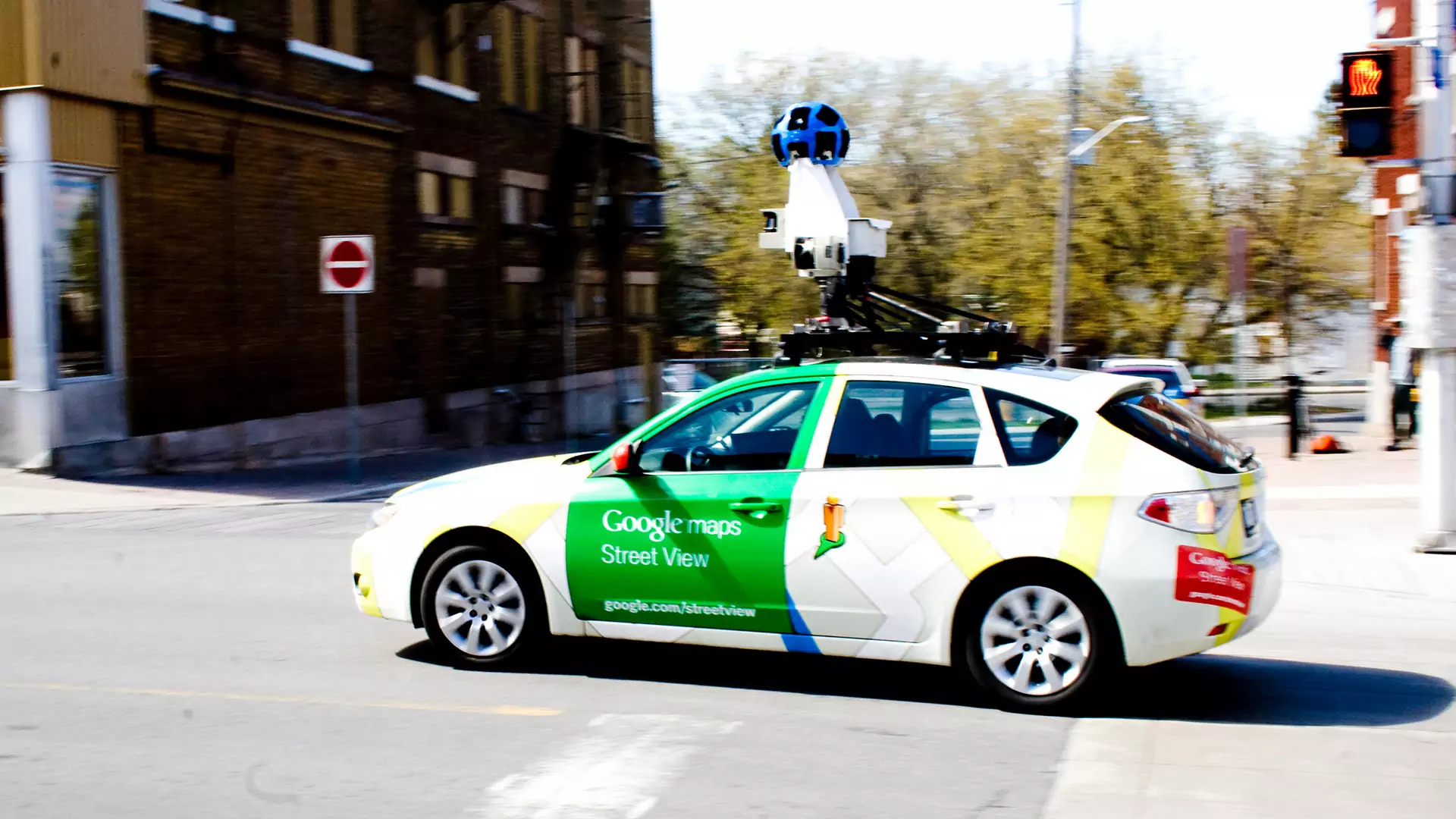 Samochody Google znów przyjadą fotografować Polskę. Znamy daty i listę miast