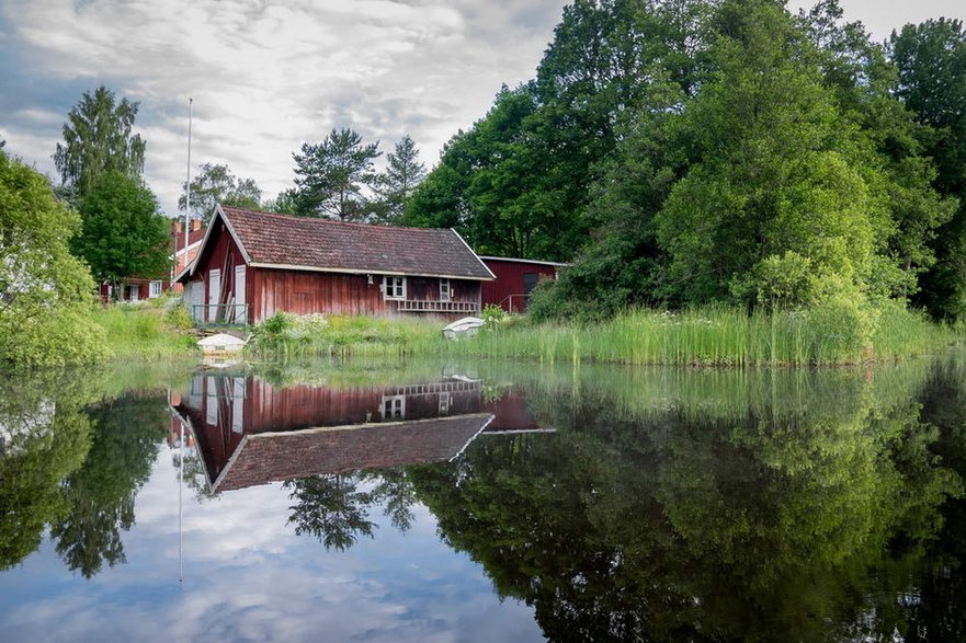 Działka nad jeziorem