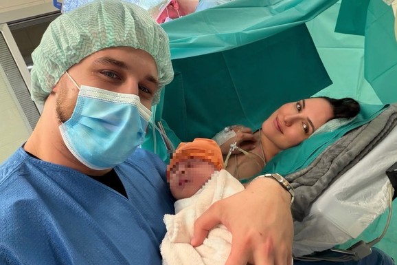 PORODILA SE POZNATA PEVAČICA Rodila ćerku u 41. godini, devojčica dobila neobično ime: "Stigao nam je najlepši pilić na Uskrs"