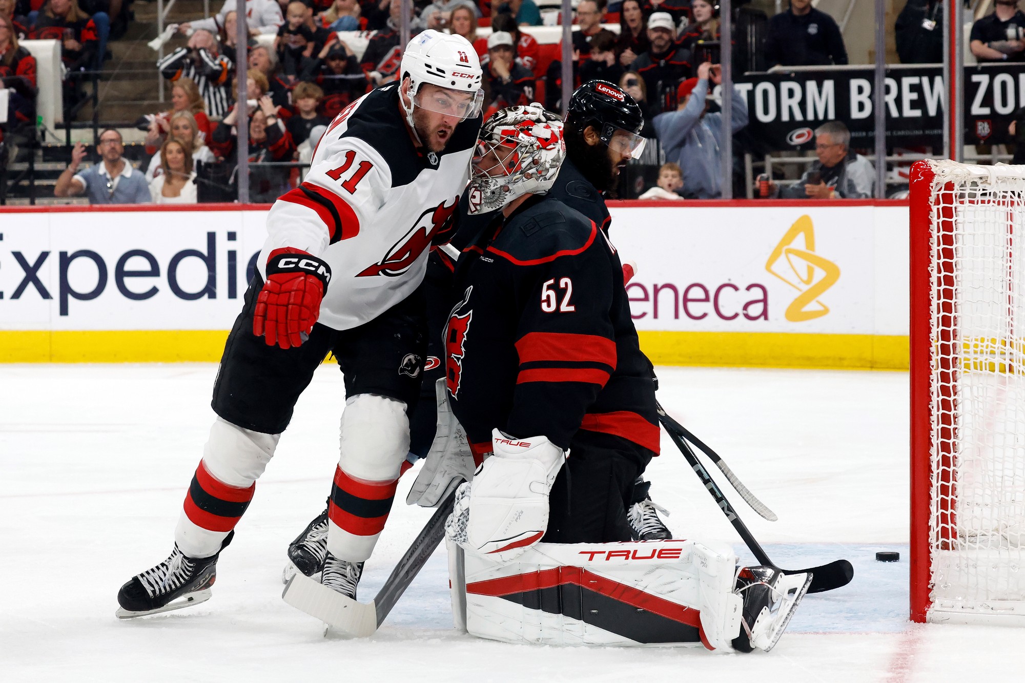 Zápas play-off NHL: New Jersey Devils - Carolina Hurricanes.
