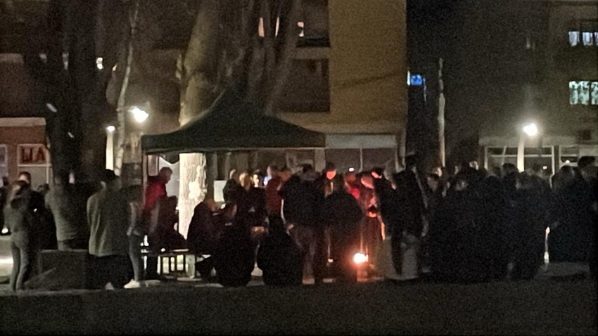 Potresne scene ispred bolnice u Kočanima