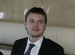 Kulisy rozmów z młodym Tuskiem: Ojciec jest wkurzony, podejrzewa podsłuchy