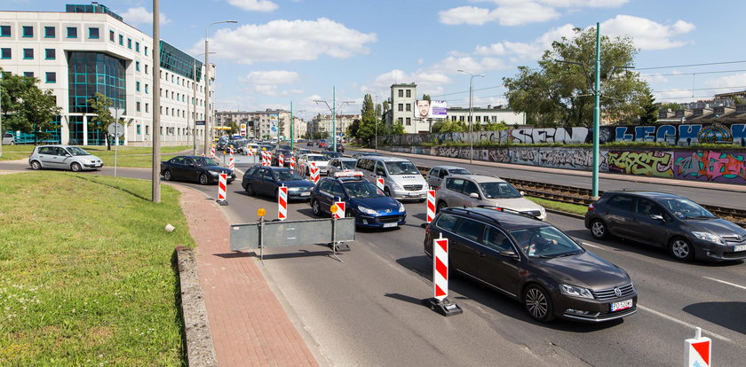 Kierowcy stoją w korkach na Hetmańskiej