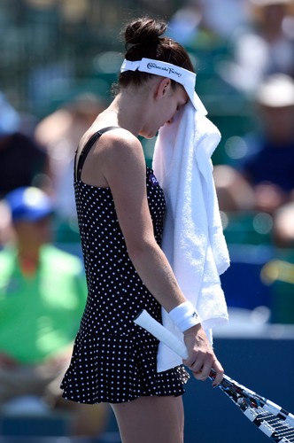 Sukienka w grochy nie przyniosła szczęścia Agnieszce Radwańskiej