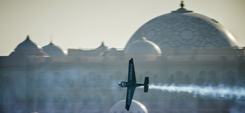 Red Bull Air Race: Paul Bonhomme wygrał w Abu Zabi