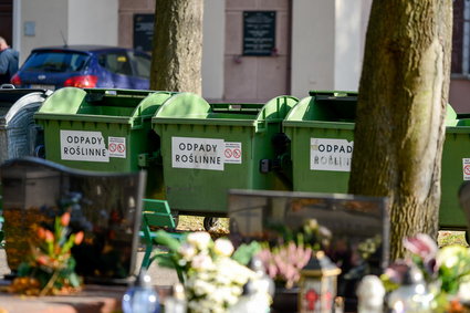 Warszawiacy zapłacą więcej za śmieci. Podwyżki przegłosowane