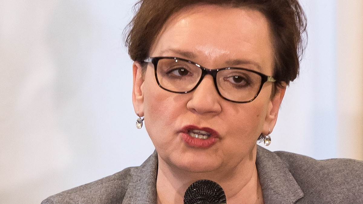 Minister edukacji Anna Zalewska, pytana o kampanię edukacji seksualnej #sexedpl, zaprosiła jej inicjatorkę i modelkę Anję Rubik do MEN. Zapraszam Anję Rubik, przeczytamy podstawy programowe do wychowania do życia w rodzinie – powiedziała dziś Zalewska.