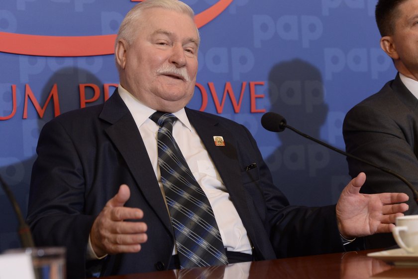 Wałęsa szuka prawnika. Za wódkę!