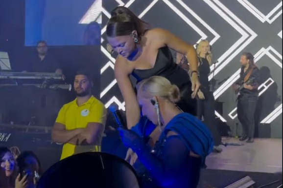 (VIDEO) LEPA BRENA PALA NA KONCERTU U BUDVI Skočili odmah da joj pomognu - Prija i nova snajka đuskale, a evo šta je Viktor radio cele noći