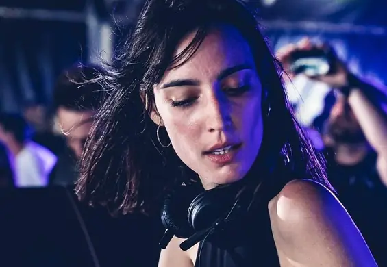 Cała piątkowa noc należy do Amelie Lens. DJ-ka na dwóch występach w Warszawie