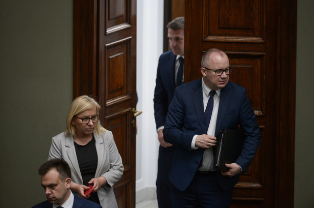 Minister sprawiedliwości Adam Bodnar i minister klimatu i środowiska Paulina Hennig-Kloska na sali obrad Sejmu w Warszawie