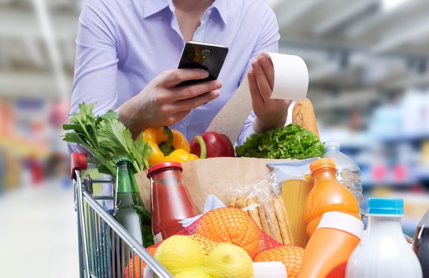 Czesi z polskich marketów wyjeżdżają z pełnymi wózkami