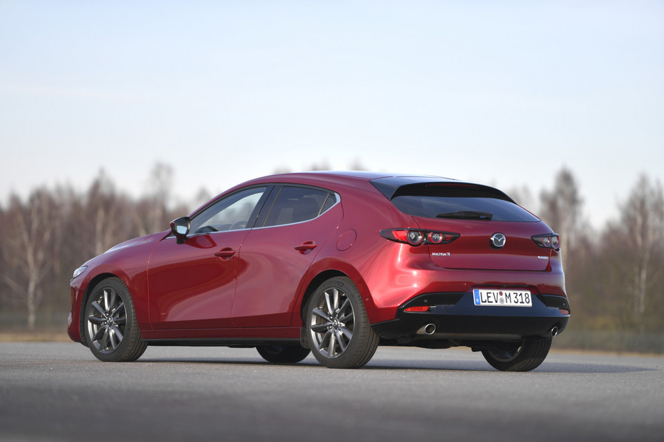 Z turbo czy bez? Porównanie Mazda 3 kontra Opel Astra