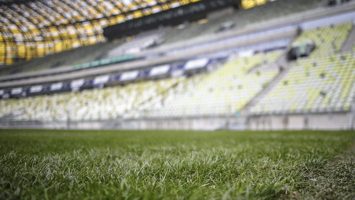 To będzie wieczór pełen mocji. Na gdańskim stadionie w Letnicy Lechia Gdańsk zmierzy się z Wisłą Kraków. Mecz rozpocznie się o godzinie 20:30. Podpowiadamy, jak bezpiecznie dojechać na stadion i sprawnie się z niego wydostać po piłkarskim spotkaniu.