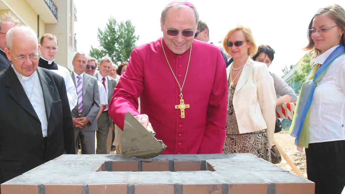 Biskup Wiesław Mering wystosował list do Prezydenta RP Bronisława Komorowskiego w związku z zaproszeniem Benedykta XVI do Polski. Hierarcha zachęcił, by to zaproszenie stało się okazją do rozwiązania konfliktu wokół TV Trwam.