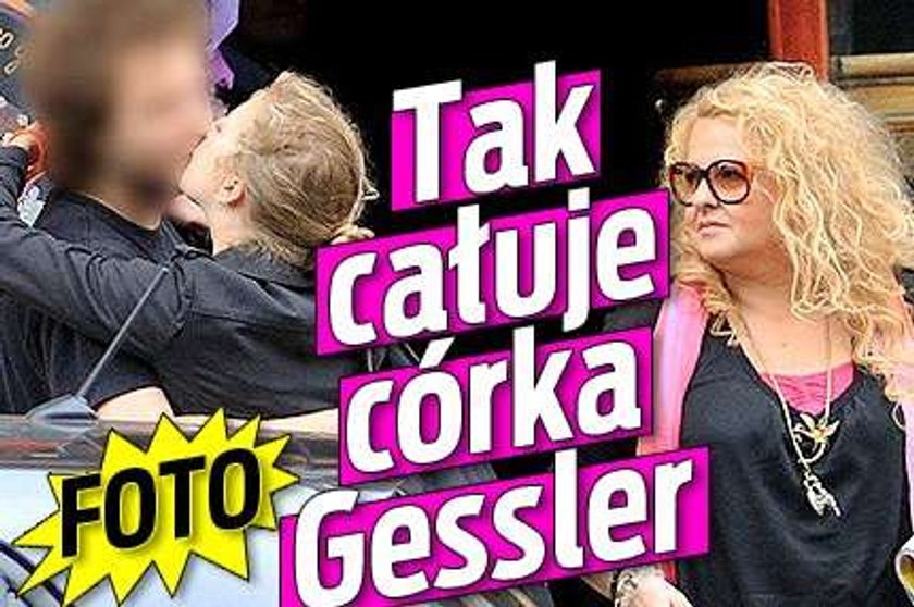 Tak całuje córka Gessler. Foto