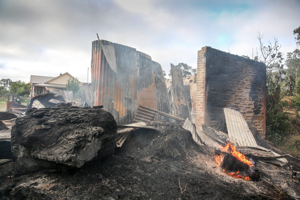 AUSTRALIA BUSHFIRE (Australia battles worst southern bushfires in 30 years)