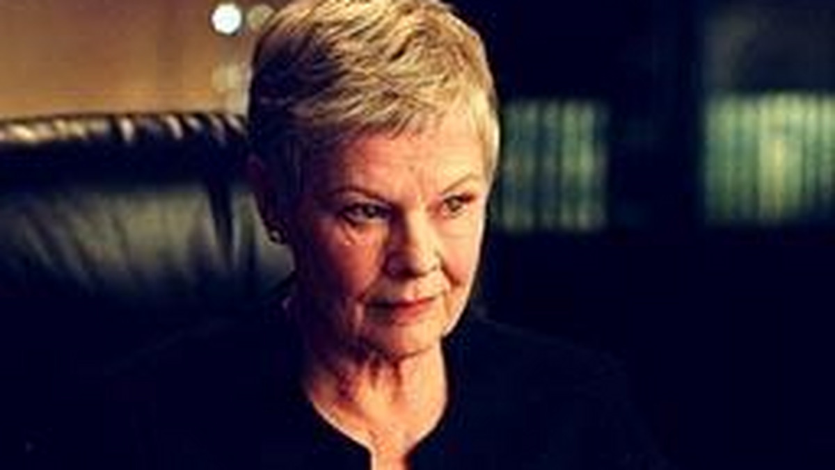 Judi Dench jest wściekła na rząd brytyjski, który obciął dotacje na sztukę ze względu na przygotowania do igrzysk olimpijskich w Londynie.