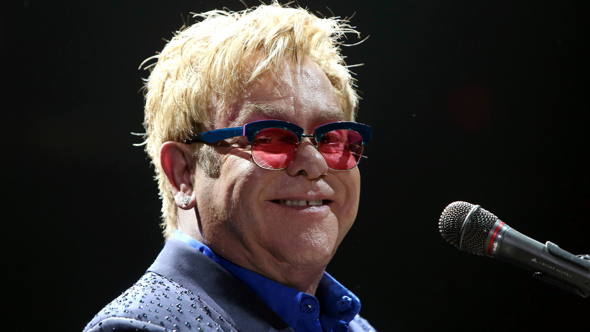 Elton John 5 listopada wystąpi w Polsce. Artysta będzie promował w Kraków Arenie swój najnowszy album, "The Diving Board". Muzyk ma na swoim koncie mnóstwo hitów. Poniżej możecie posłuchać trzech piosenek, które można zaliczyć do największych przebojów Eltona Johna.