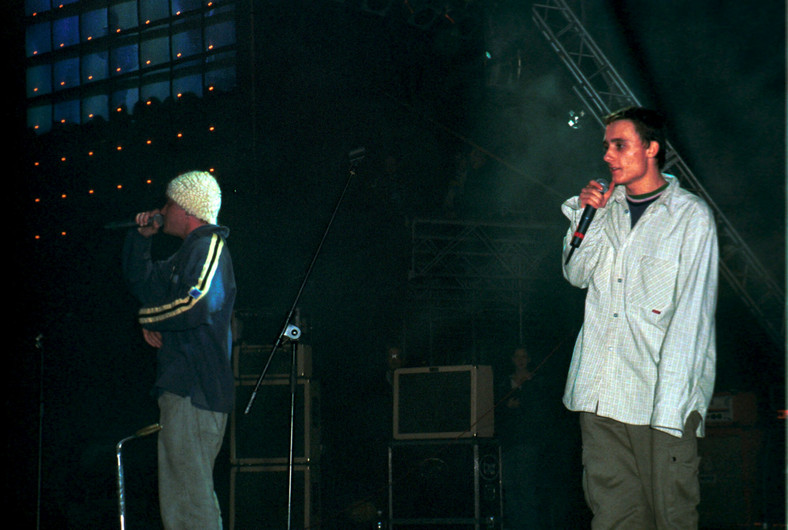 Piotr "Magik" Łuszcz i Joka podczas koncertu zespołu Kaliber 44 w 1997 r.