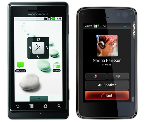 Przetestowane przez nas smartfony - Motorola Milestone (z lewej) i Nokia N900 (z prawej) mają spore możliwości. Wyposażono je w duże ekrany dotykowe oraz najnowsze mobilne systemy operacyjne - odpowiednio: Google Android 2.0 i Maemo 5