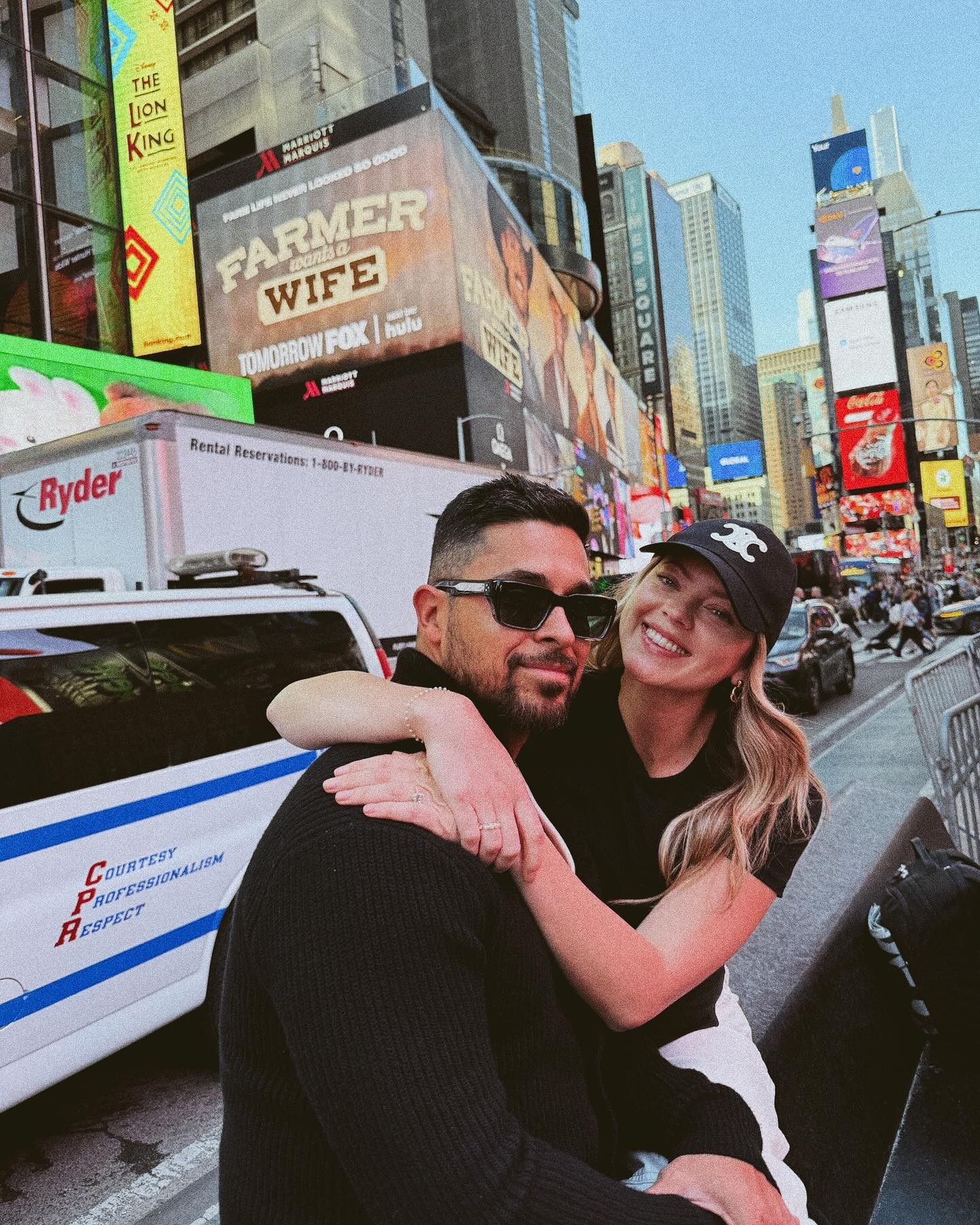 Herec Wilmer Valderrama so snúbenicou Amandou Pacheco.