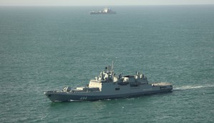 Ruska fregata Admiral Grigorovič u pratnji "RFA tajdfors" u britanskim vodama 9. aprila