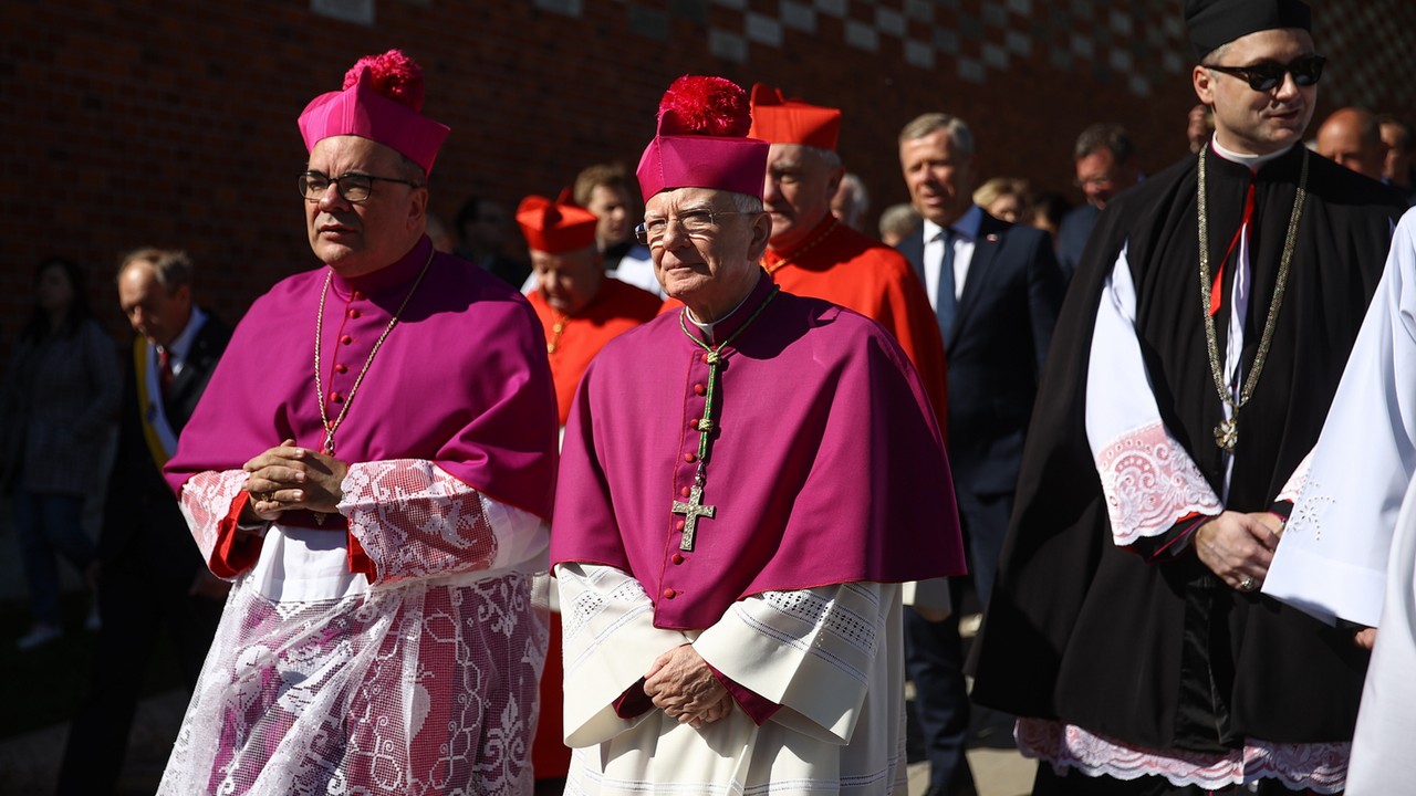 Abp Jędraszewski wykorzystał "bezkrólewie" w Watykanie? "Spisek za plecami papieża"