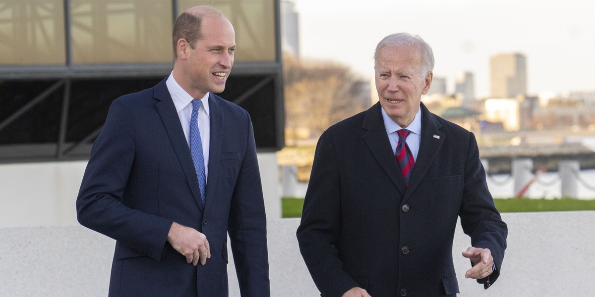 Książę William i Joe Biden spotkali się z Trzaskowskim. "Puszczają oko".