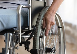 invalid penzioner shutterstock 1681615543