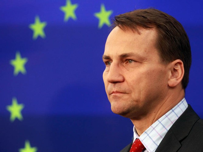 Jako korespondent The Sunday Telegraph obserwował w Afganistanie walki islamskich bojowników