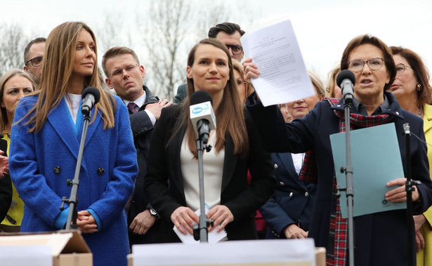 Konferencja prasowa z udziałem m.in. Ewy Kopacz i Magdaleny Rozenek-Majdan