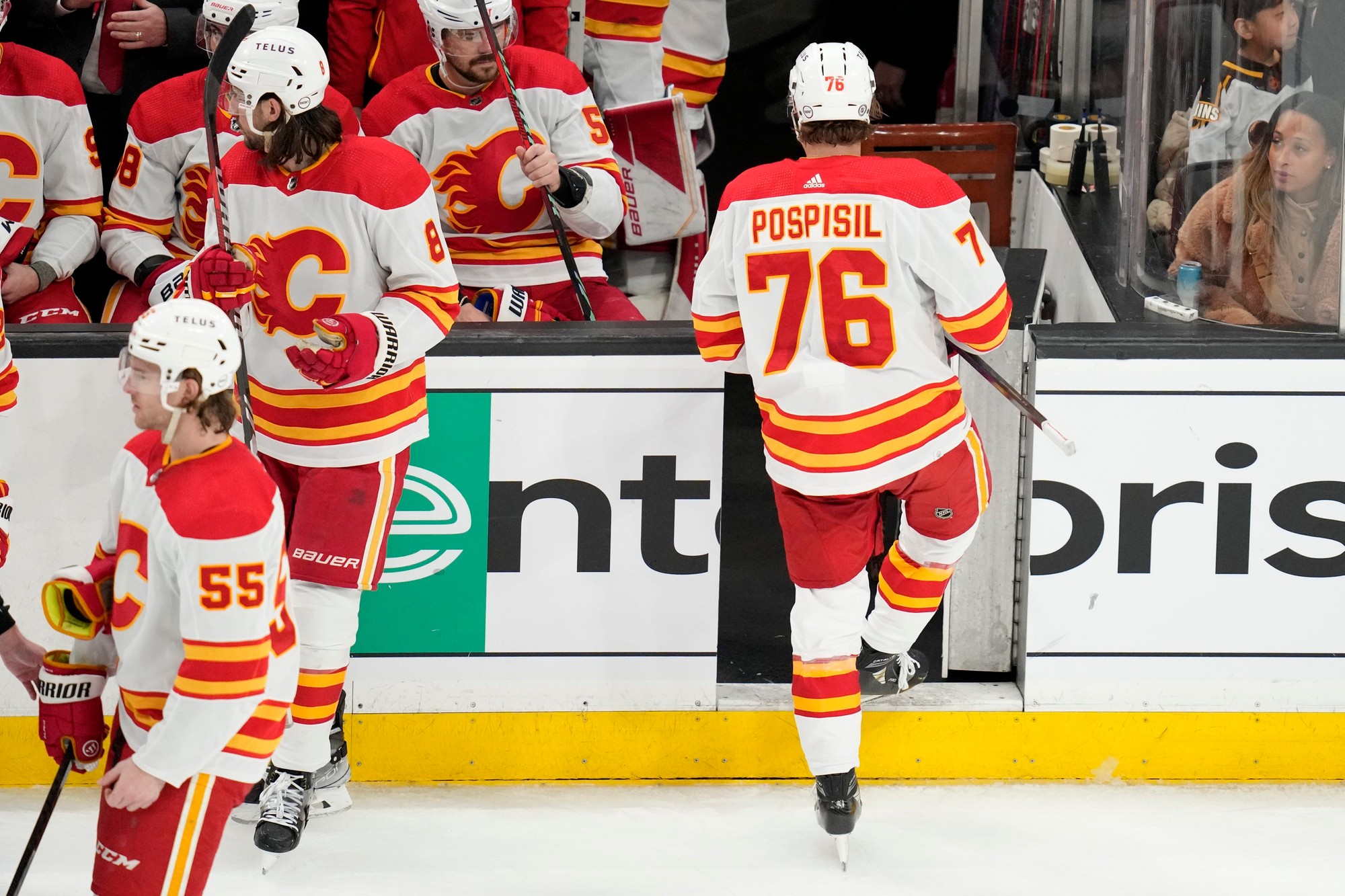 Slovenský hokejista Martin Pospíšil (Calgary Flames) odchádza do šatne po treste do konca zápasu.
