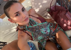 Emina Jahović na plaži