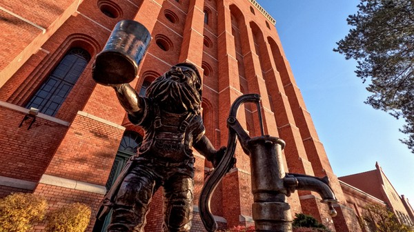 Krasnal przy wieży ciśnień Na Grobli