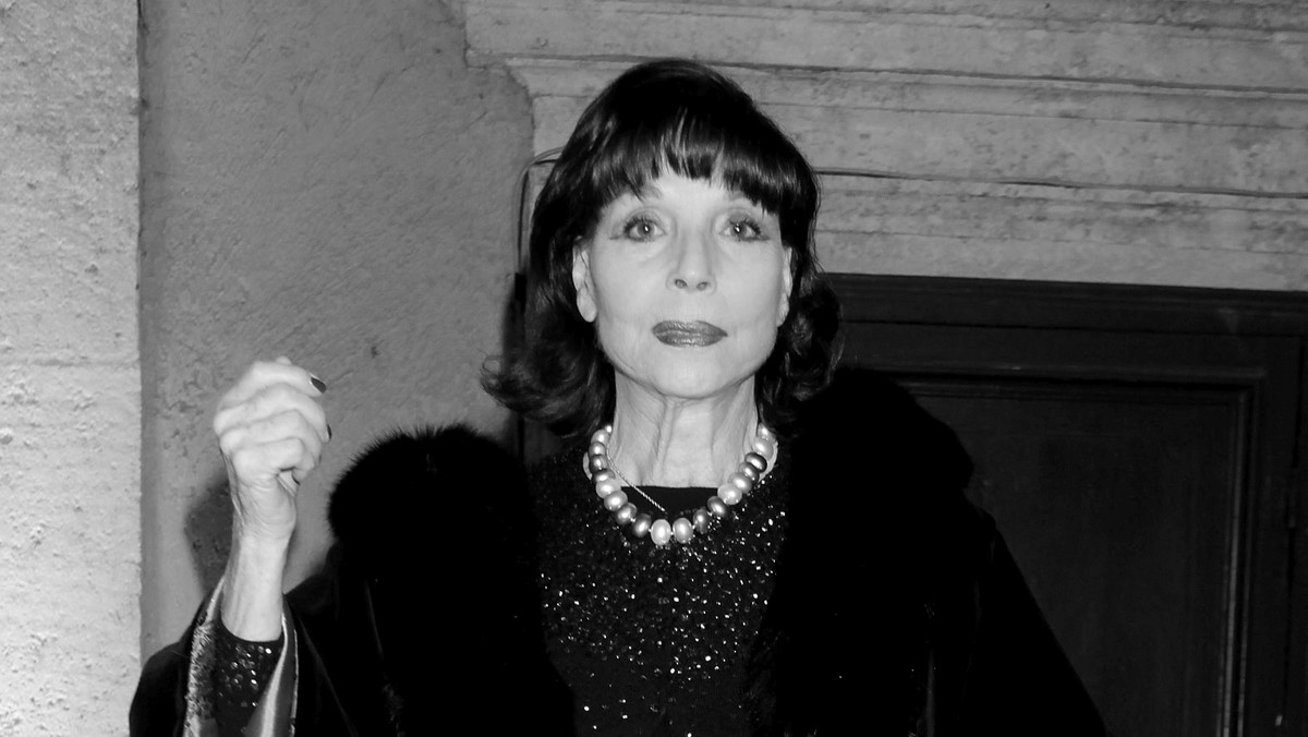 Elsa Martinelli, włoska gwiazda kina lat 50. i 60., zmarła w wieku 82 lat. Do jej najbardziej znanych filmów należał "Indiański wojownik", w którym wystąpiła z Kirkiem Douglasem, a także "Donatella" - za rolę w tym filmie wyróżniono ją Srebrnym Niedźwiedziem w Berlinie.