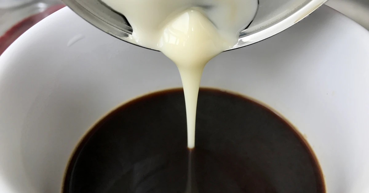 Ten smaczny i bardzo popularny dodatek do kawy szkodzi metabolizmowi! To cukrowa bomba, która obciąża trzustkę i prowadzi do otyłości