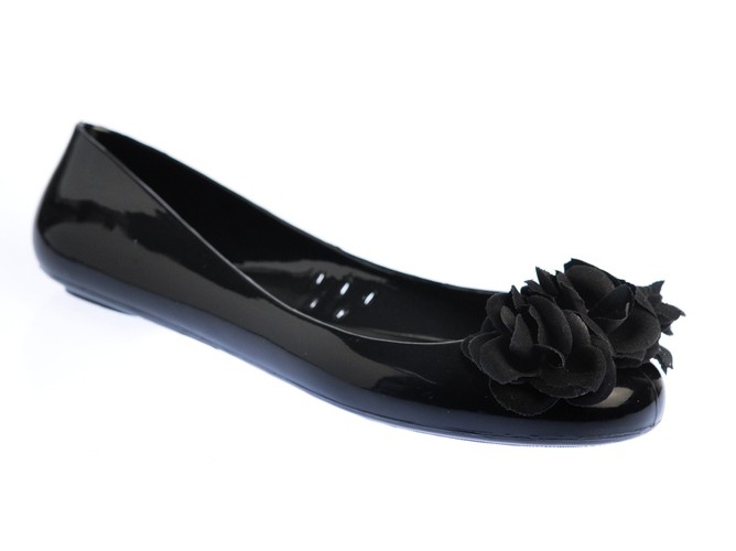 Wiosną i latem 2011 bez plastiku na stopie ani rusz! Propozycje z oferty EBUTY