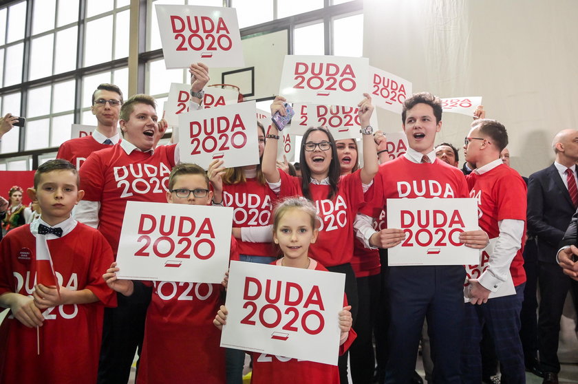Andrzej Duda zawiesza duże spotkania wyborcze!