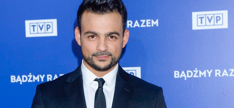 Prezenter "Pytania na śniadanie" przeżył chwile grozy na lotnisku: Pasażerowie wpadli w panikę