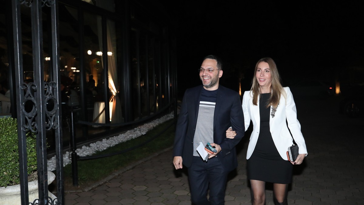 Dubravka i Damir Handanović stigli na proslavu kod Ace Sofronijevića: Ministarka u crnoj haljini, kompozitor u teget odelu (Video)