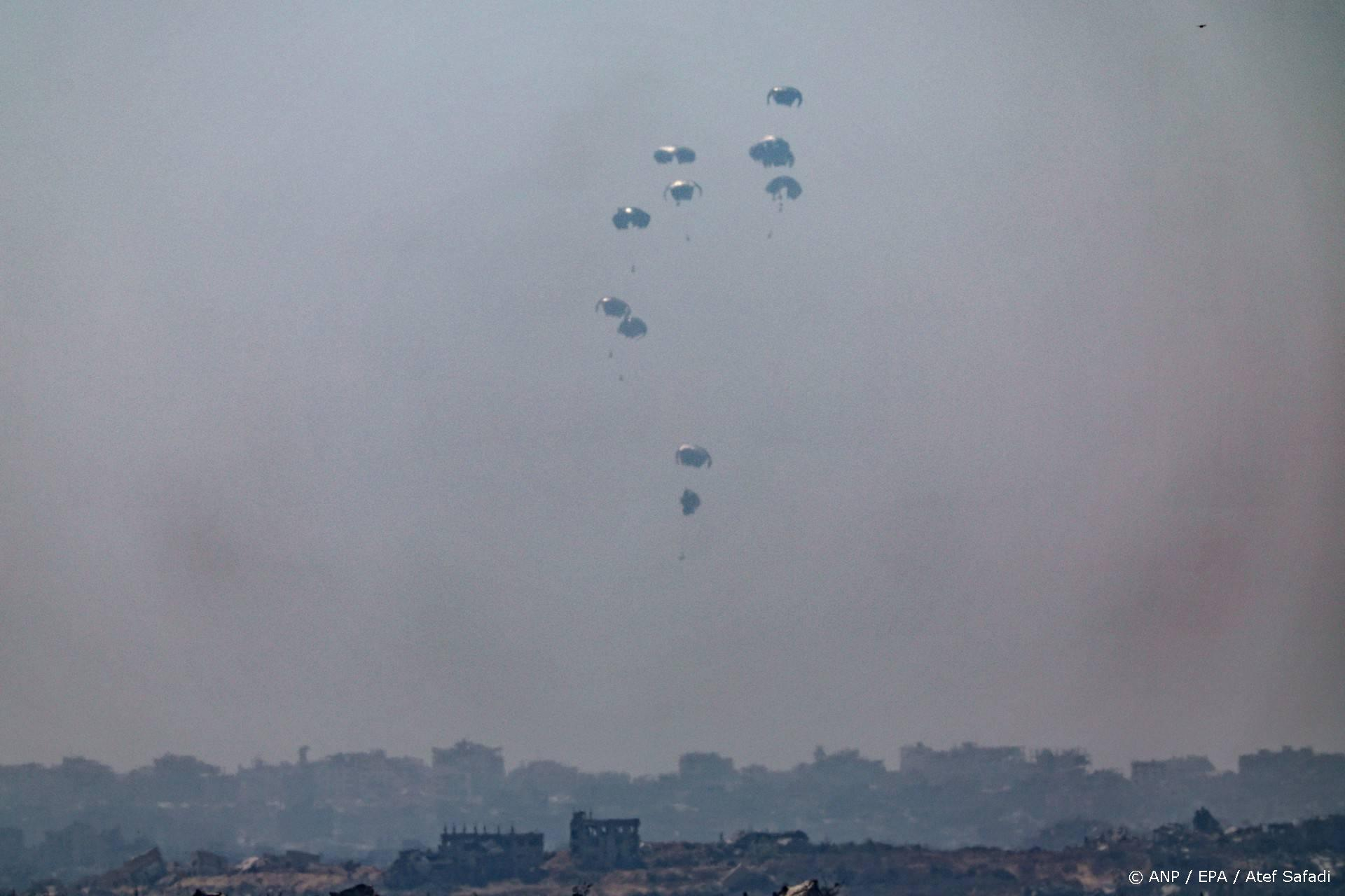 Jordanië en VAE droppen 25 ton hulpgoederen boven Gaza